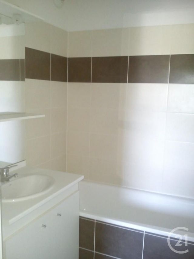 Afficher la photo en grand Appartement F2 à vendre - 2 pièces - 42.0 m2 - MOURENX - 64 - AQUITAINE - Century 21 Agence Du Pont - Vieux