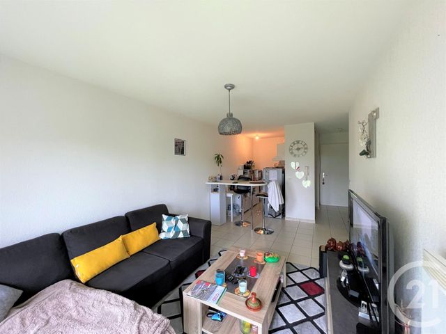 Afficher la photo en grand Appartement T3 à vendre - 3 pièces - 54.5 m2 - ORTHEZ - 64 - AQUITAINE - Century 21 Agence Du Pont - Vieux