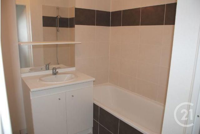 Afficher la photo en grand Appartement F2 à louer - 2 pièces - 35.0 m2 - MOURENX - 64 - AQUITAINE - Century 21 Agence Du Pont - Vieux