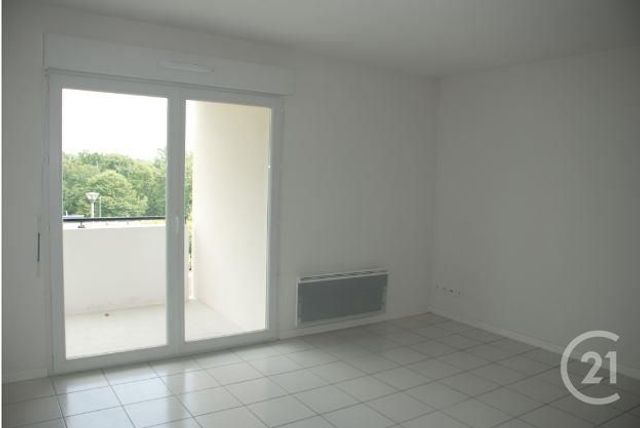 Afficher la photo en grand Appartement F2 à louer - 2 pièces - 35.0 m2 - MOURENX - 64 - AQUITAINE - Century 21 Agence Du Pont - Vieux