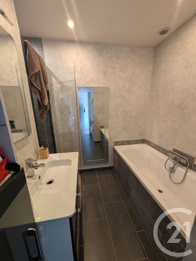 Appartement F3 à louer - 3 pièces - 57.25 m2 - PAU - 64 - AQUITAINE - Century 21 Agence Du Pont - Vieux