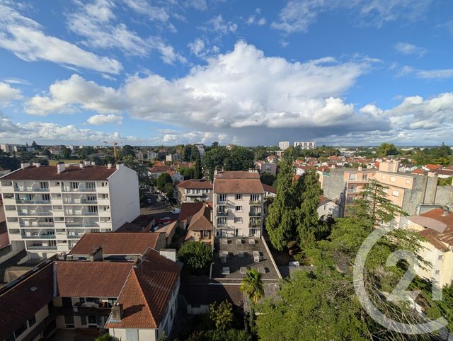 Appartement F3 à louer - 3 pièces - 57.25 m2 - PAU - 64 - AQUITAINE - Century 21 Agence Du Pont - Vieux