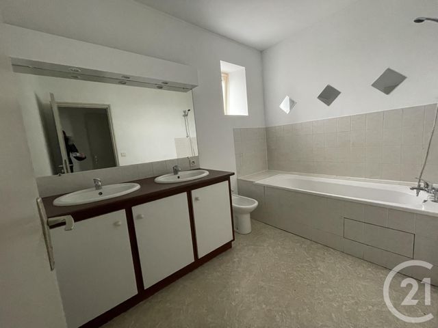 Appartement F3 à louer - 3 pièces - 80.46 m2 - ORTHEZ - 64 - AQUITAINE - Century 21 Agence Du Pont - Vieux