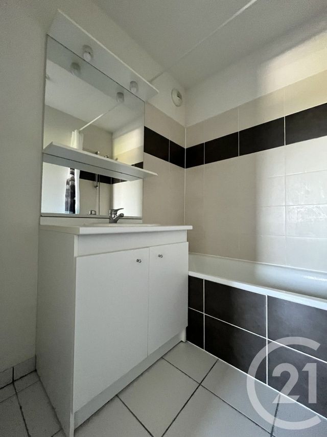 Appartement à louer - 2 pièces - 35.0 m2 - MOURENX - 64 - AQUITAINE - Century 21 Agence Du Pont - Vieux